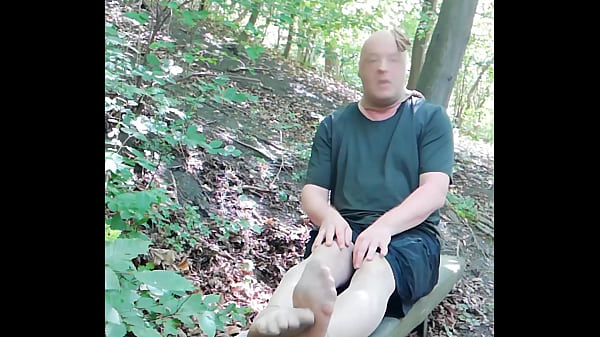 Nylon Fetisch Pause auf dem Seilbahnberg