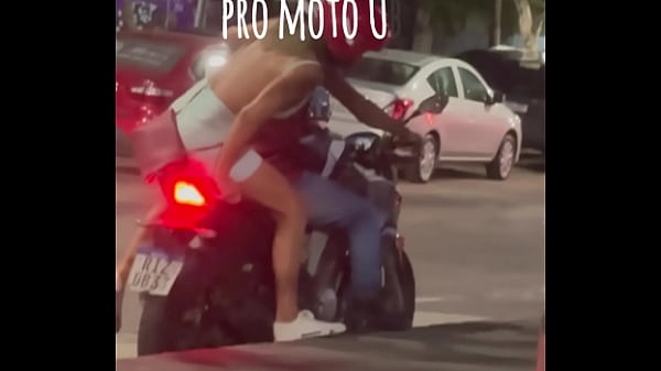 Housewife seduced a delivery boy and had sex with him