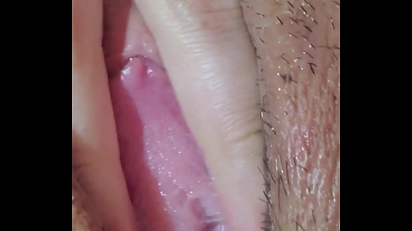 Download Video - Masturbandome s&oacute;lita en casa&comma; estoy caliente