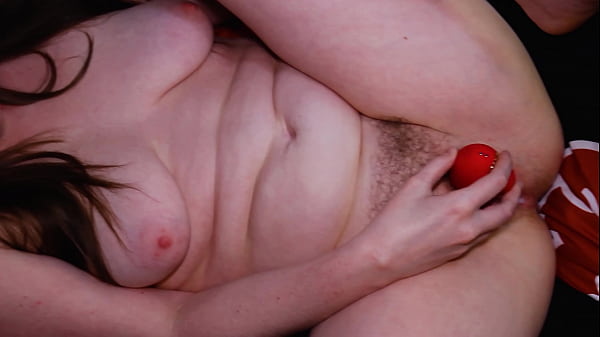GamerGirlRoxy cums using this compact sex toy