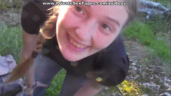 Sexy amateur girlfriend losing off jeans for outdoor fuck