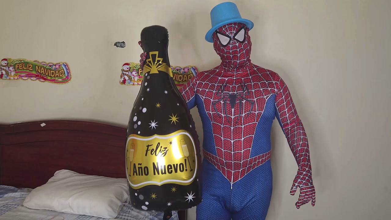 Beautiful big-bootied stepmother celebrates New Year'_s by sucking Spider-Man'_s dick