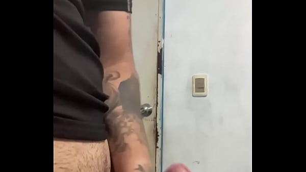 Me masturbo con un video de mi tía follando