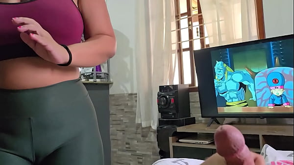 Download Video - N&atilde;o aguentei minha enteada varrendo a sala na minha frente