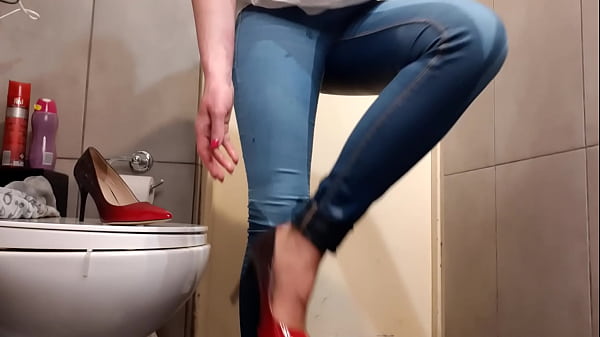 Download Video - Compilation of Wetting my Jeans and pouring out from my High Heels and Pants