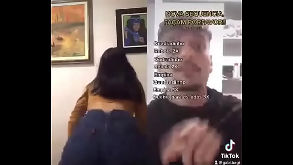 Menina shitpost rebolando