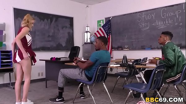 Cheerleader Teen Hannah Hays Wants Big Black Cock