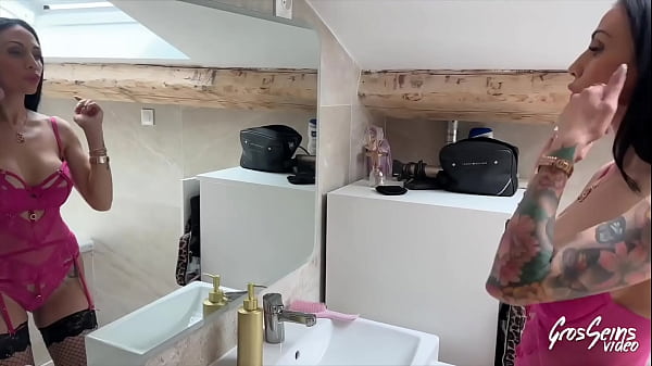 Download Video - Giulia&comma; belle femme&comma; recherche la double p&eacute;n&eacute;tration