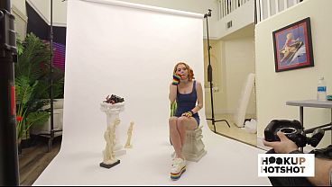 BTS - ¡Riley Jean se prepara en una colorida sesión de prueba entre bastidores!