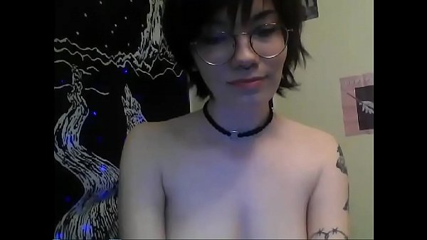 Novinha tocando siririca