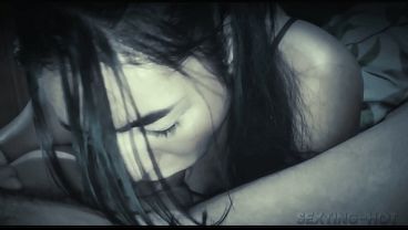 美しいラテン系美女が、自分の好きなようにファックされる。初めてのアナル
