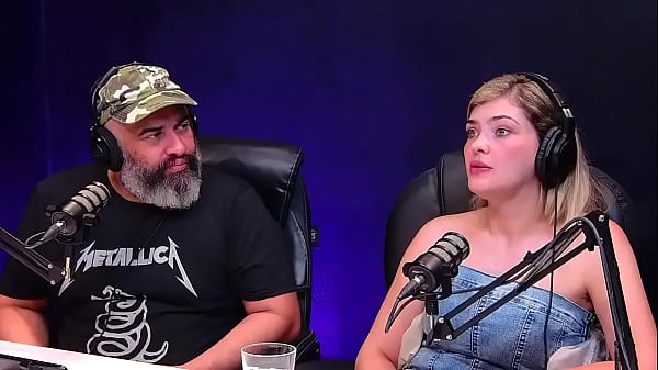 Download Video - Como &eacute; o universo liberal para um casal bissexual&quest; Ele e ela s&atilde;o bi e sabem aproveitar muito swing e menage feminino e masculino