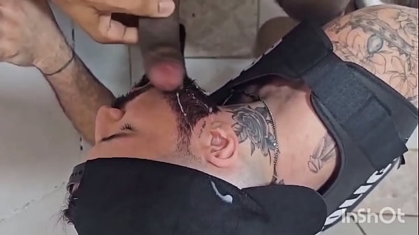 Download Video - O policial &eacute; da Shopiiii&comma; mas a mamada foi incrivelmente gostosa