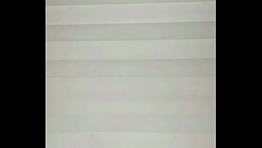 自分で作った曲に合わせて自慰行為をする動画を追加したいという思いや、なぜまた一人で登場することを選んだのか、また普段は1回なのに一晩に2回オーガズムに達した理由について、無料で誰にでも裸でブログを書いています。