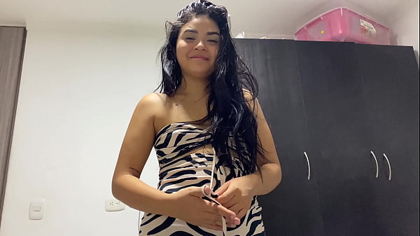 Download Video - Le doy dinero a cambio de sexo a mi hermanastra y ella acepta