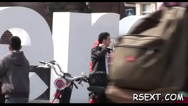 Babe gets mouth screwed