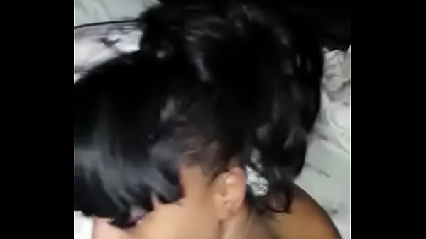 圭亚那女孩狂野起来