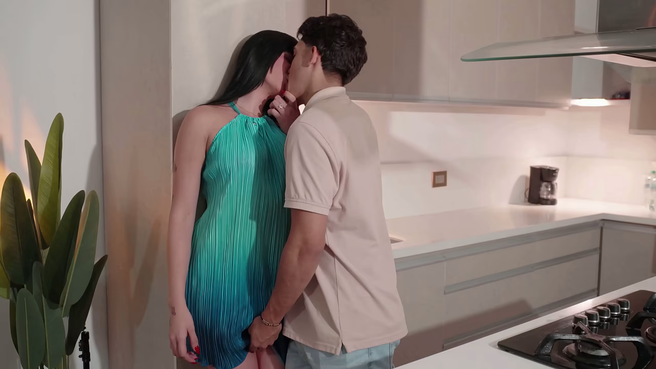 Mi novia me debe una, así que la haré pagar con su trasero.