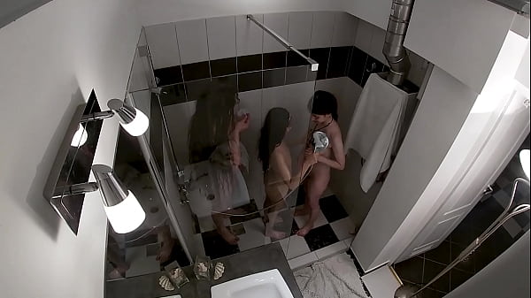 HIDDEN CAM - Threesome shower
