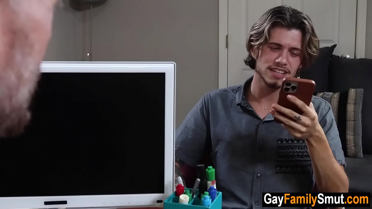 El esposo de su hermanastra lo folló a pelo
                    anal blowjob young old gay family twink taboo gays gaysex brother in law gay blowjob gay sex gay boy old and young gay anal gay porn cock ring young gay fucked up family muchos negros