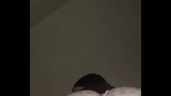 Booty bounce in hijab – Arab Muslim slut shows off thick ass in slow nasty solo clip