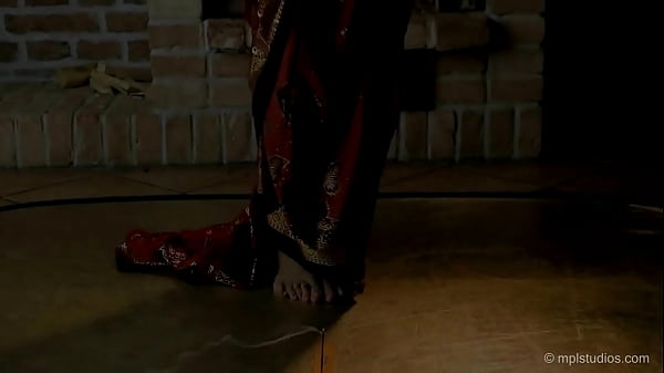 Download Video - Gorgeous skinny Indian teen erotic dance & finger-fucking