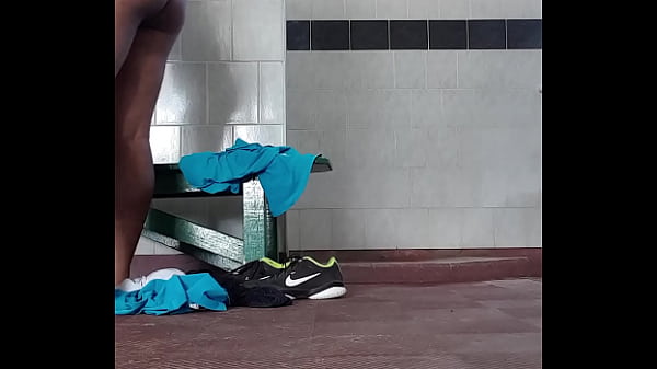 Download Video - Ducha en el vestuario