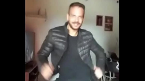 Bailando sexy para atraer hombres calientes con...