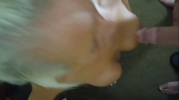 Mature milf with big tits and a big ass gives the greatest blowjob  2hot