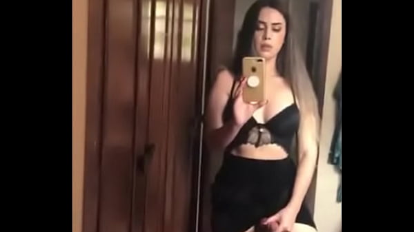 Download Video - Linda Travesti se exibindo