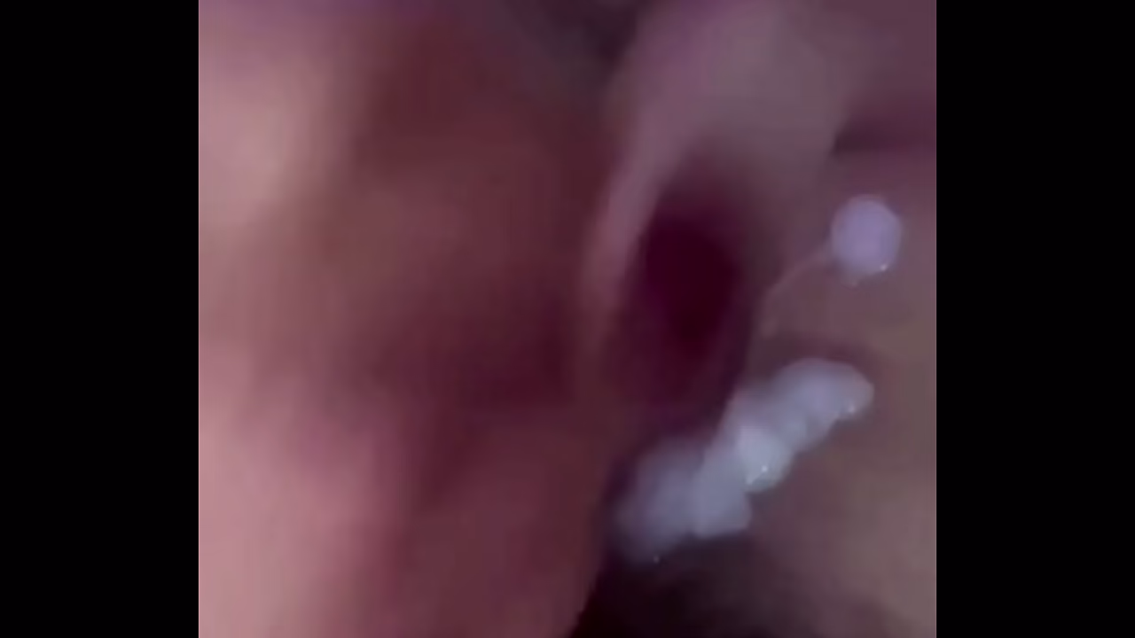 MIRA COMO TERMINE CORRIENDOME EN ABUNDANCIA DESPUES DE HABERME MASTURBADO SUPER RICO Y SENTIR EL PLACER DE HACERLO HASTA LLEGAR AL ORGASMO MIENTRAS ESCUCHAS MIS GEMIDOS QUE TE PONDRAN ERECTO