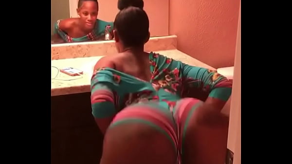 Sexy black girl twerking