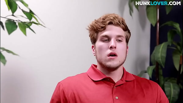 Muscular amateur strokes his dick for jizz on belly during solo performance