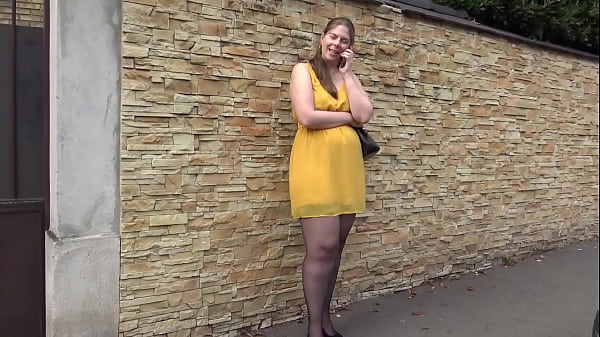 La colegial m&aacute;s tierna y t&iacute;mida del colegio se escap&oacute; con su novio a su casa para tener una noche de caricias y pasi&oacute;n.