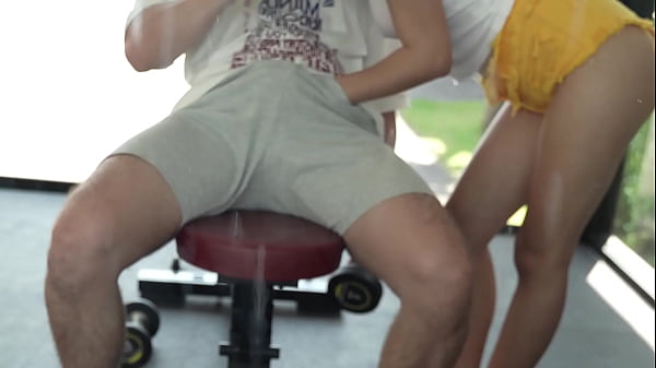 I came to the gym to work out and there was a hot chick there ready to cheat on her boyfriend.