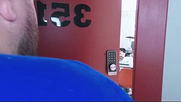 Fui encontrar minha noiva e ela tava se acabando na pica grossa de outro cara