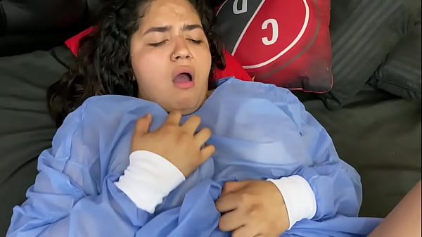 Download Video - VOY A MI CITA DE GINECOLOGIA Y LA DOCTORA ME METE SUS DEDOS Y LENGUA HASTA HACERME VENIR