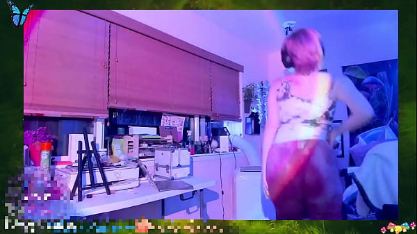 ohhi i'm live for a bit ^-^ chill dancey stream and working on the new update!!