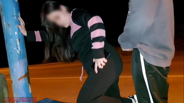 Download Video - fodendo cu da casada no ponto de &oacute;nibus&excl; corno ligou bem na hora H&comma; voltou para o corno gozada e de cuzinho aberto&excl;