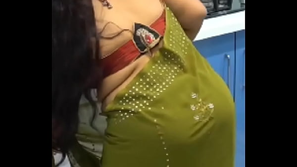 Saree gaand booty