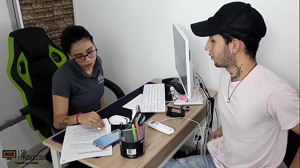 Download Video - En entrevista de trabajo me follo a uno de mis empleados PARTE 1