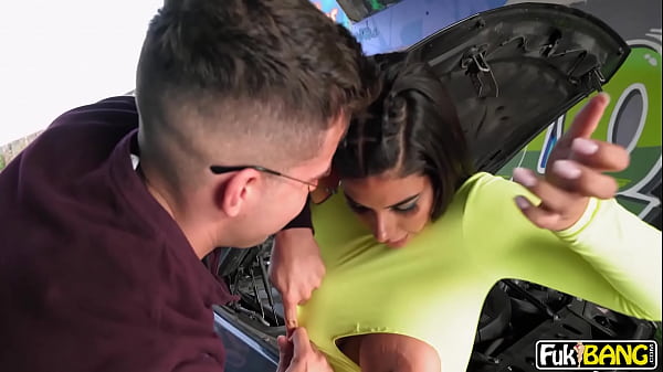 Sheila Ortega In Public Tune Up Bang