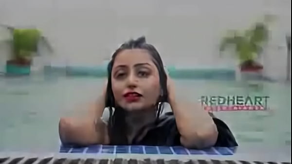 HOt bangali girl bathing in saree ,at swimingpool