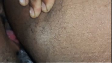 Download Video - BRINCADEIRA ANAL&period; L&iacute;ngua na buceta e e dedo no cu da CRENTE safada at&eacute; ele gozar feito uma prostituta
