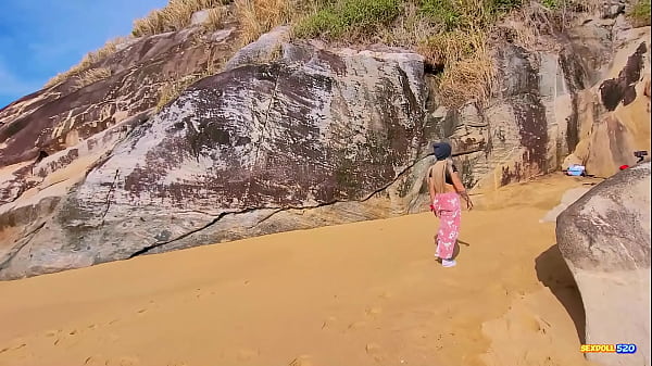 I asked a stranger to film me on the beach, I paid him with a very wet blowjob!