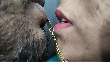 ホットなマラヤーラム人妻とのロマンチックな初夜セックス