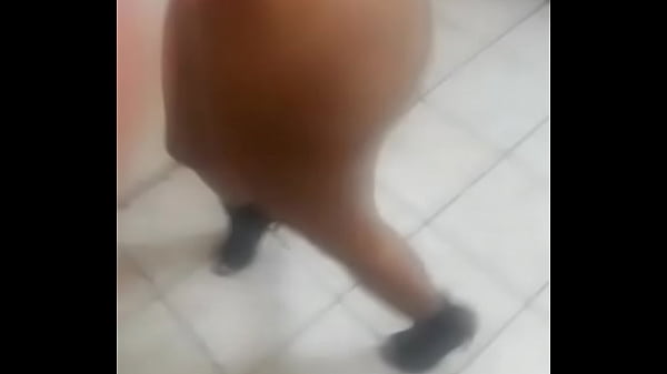 Veneca nalgona celandome en el chongo