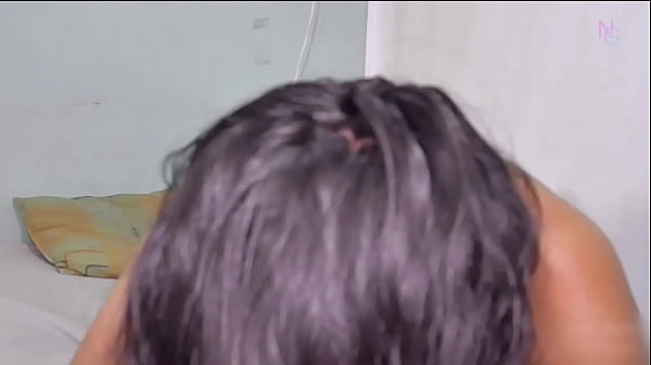 19 Yo - Hermosa jovencita Tetona debuta en el P...