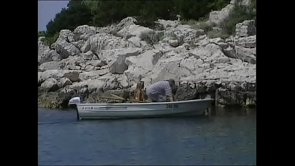 Download Video - y&period; slut ass fucked on the beach by a huge cock