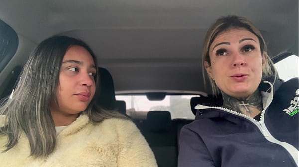 Download Video - Mulher motorista de aplicativo pega cadeirante na estac&atilde;o da s&eacute; ela n&atilde;o tem dinheiro pra pagar a corrida&excl; E deixa ser toda chupada depois de mijar em forma de Pagamento&excl;